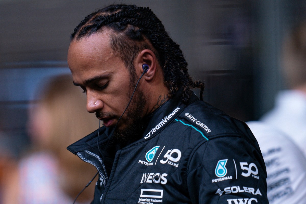 Lewis Hamilton and Mercedes logo, highlighting Mercedes' announcement of Hamilton's media commitment cancellation at the Singapore Grand Prix.